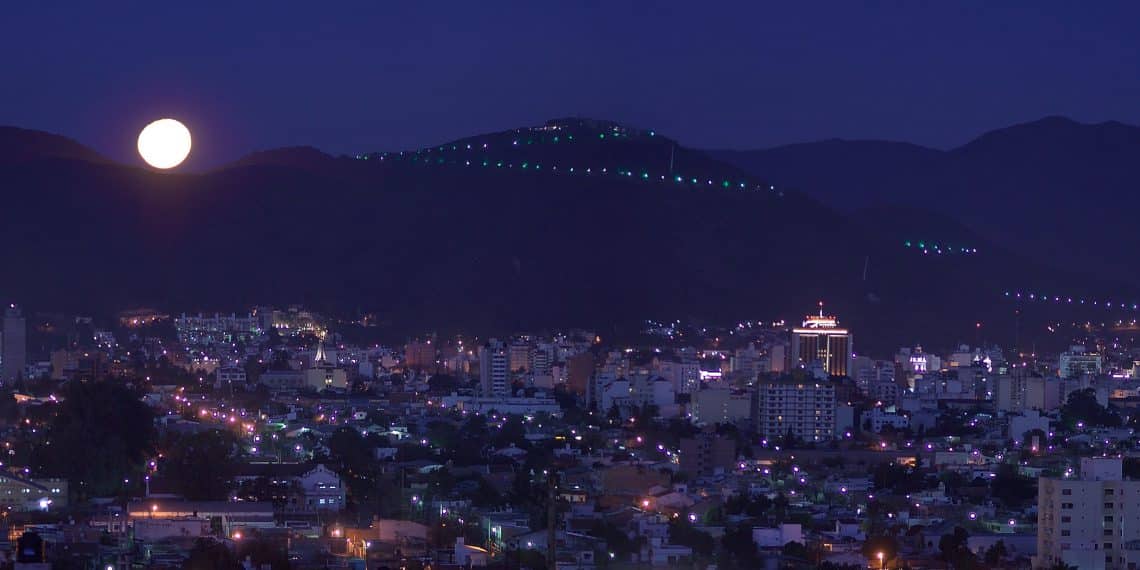 Vista Area de la Ciudad de Salta de noche