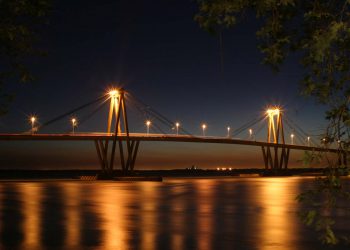 Puente General Belgrano de noche. Ciudad de Corrientes