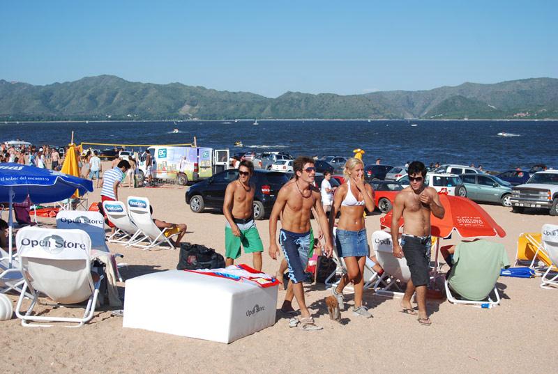Día de playa en lago San Roque, Villa Carlos Paz