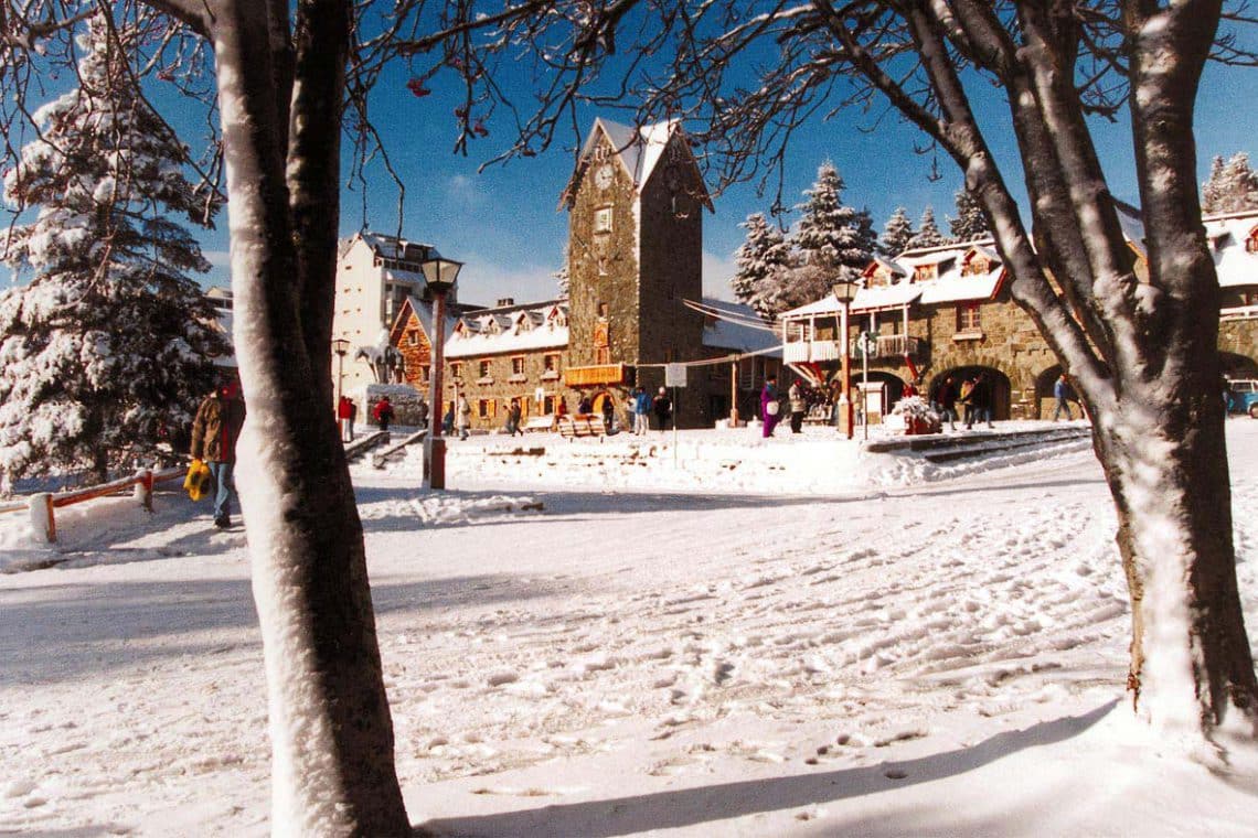 Centro Cívico de Bariloche, nevado en invierno