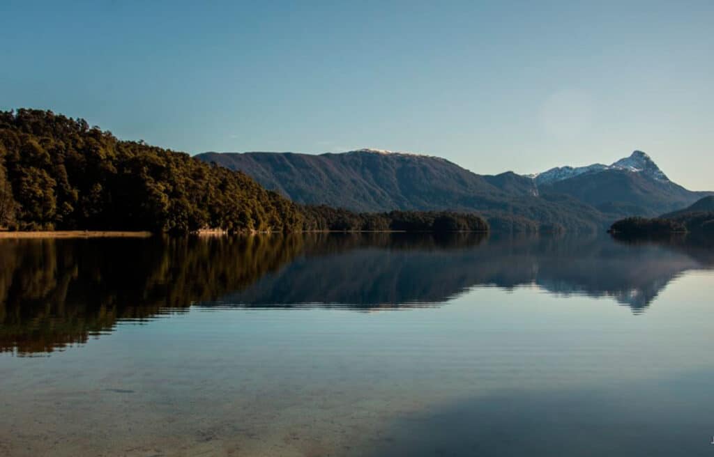 Lago Espejo, Neuquén - Villa la Angostura Turismo - foto: Juan Caló