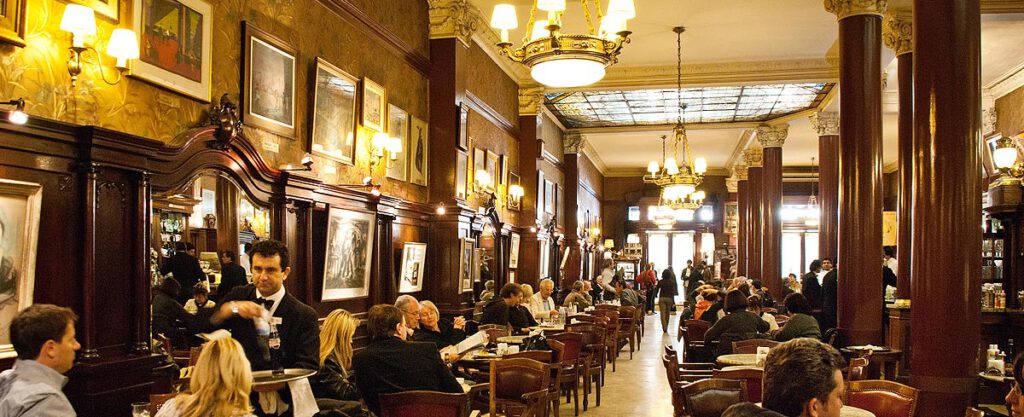 Café Tortoni en Buenos Aires, un clásico de la ciudad porteña - bares notables de Buenos Aires