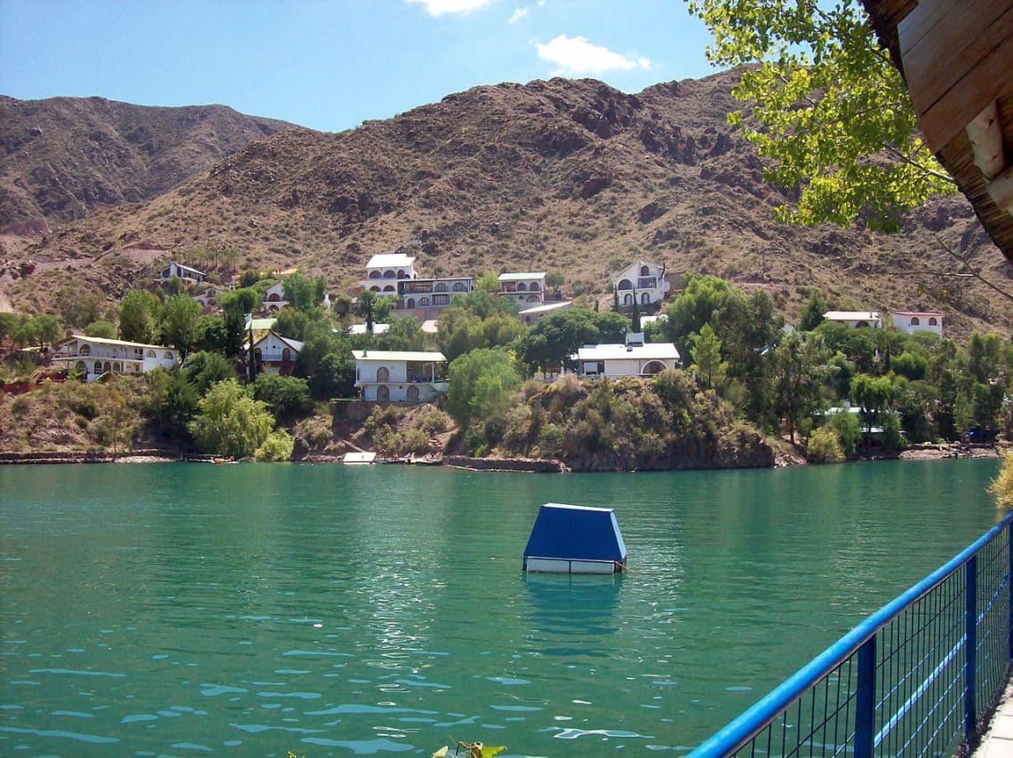 Lago del Dique los Reyunos, San Rafael, Mendoza - ph Roberto Fiadone