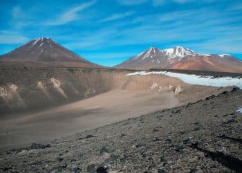 Cráter Overo con volcanes Chiliques y Lejía - Mapio.net