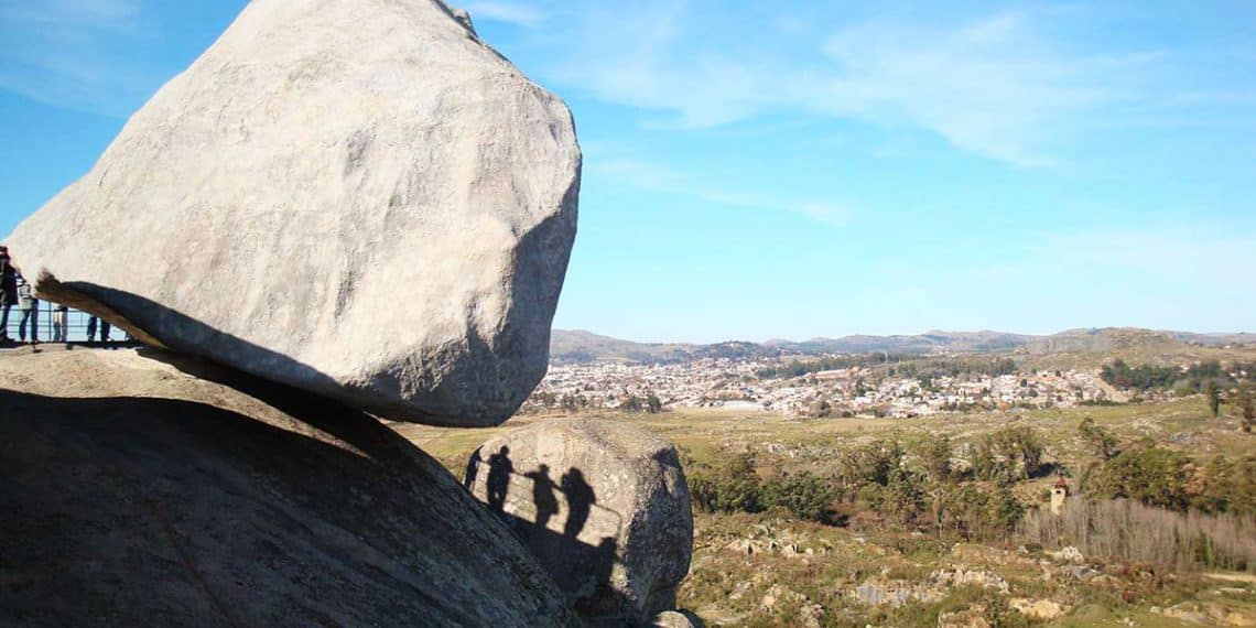 Piedra Movediza y Cerro en Tandil
