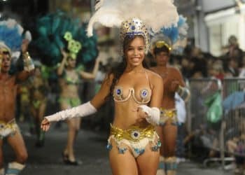 Comparsa Sambatuque - Carnaval de Concepción Del Uruguay - foto: ClarinHD