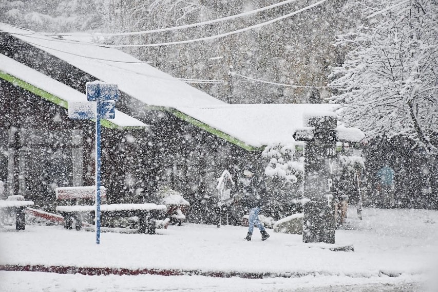 Foto de la nevada en Villa la Angostura en 2020 . foto angosturainforma