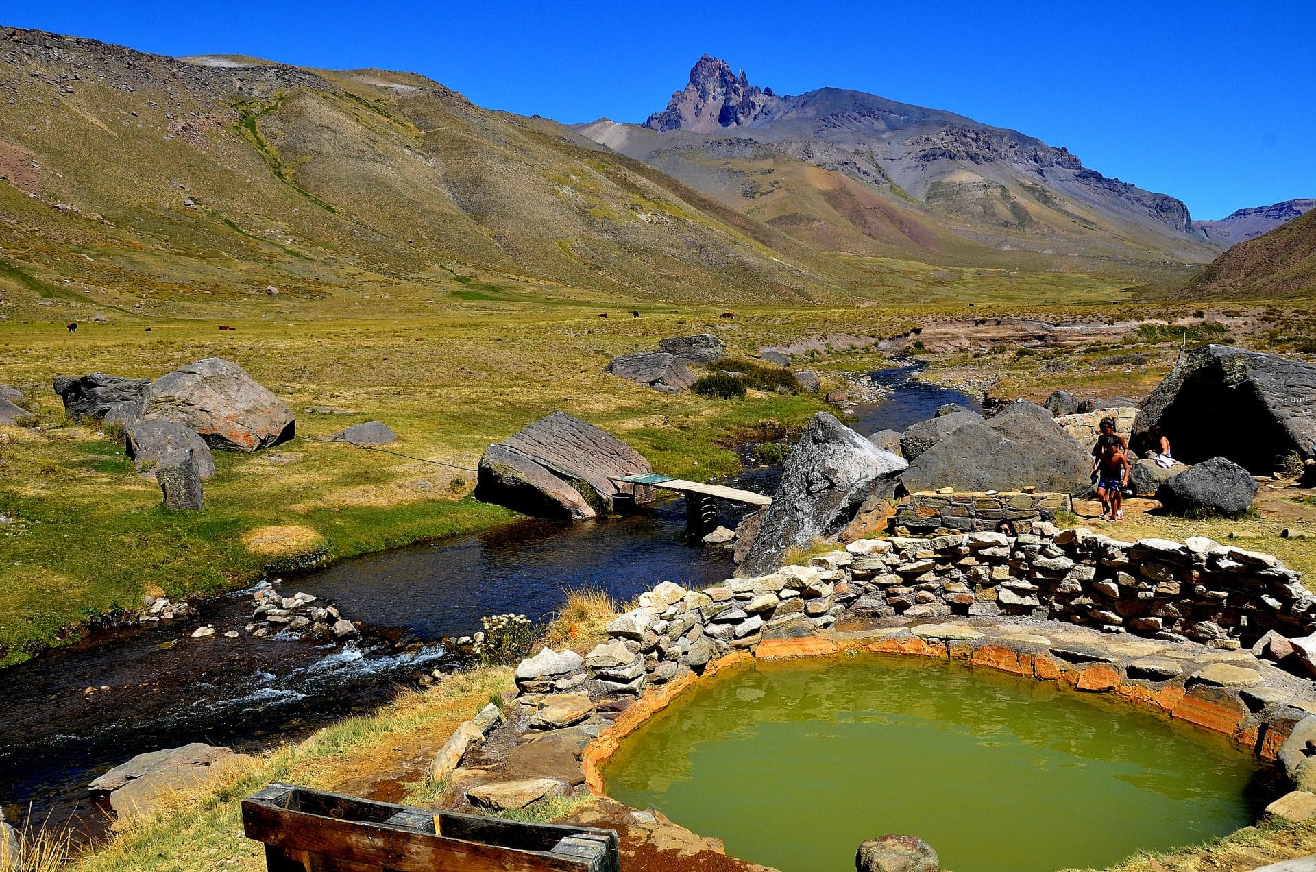 Termas de Cajón Grande, baños de aguas termales a cielo abierto