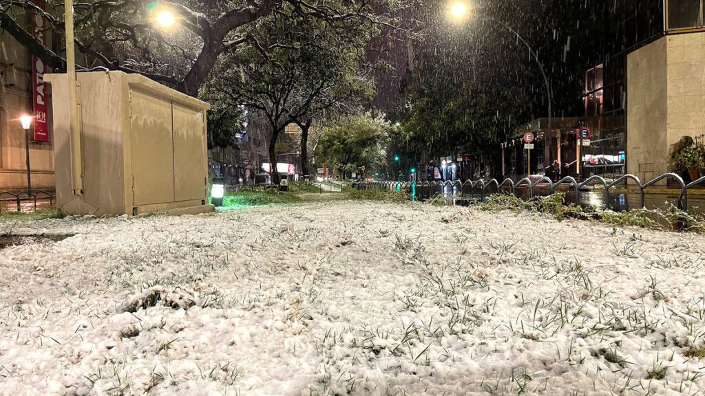 Nieve en Córdoba Capital - ph Infobae.com